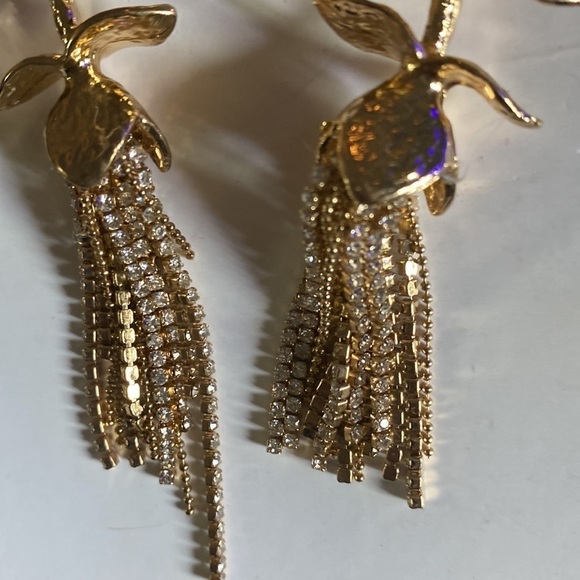 NEW ZARA REAL PEARLS ,GOLD PETALS, W/CRYSTAL TASSELS POST DROP EARRINGS STUNNING - Picture 5 of 5